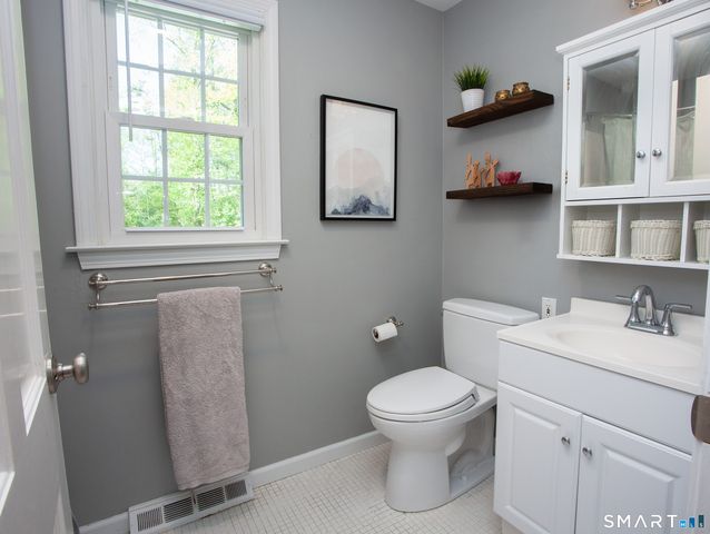 19 Lawton Drive, Simsbury, CT 06070