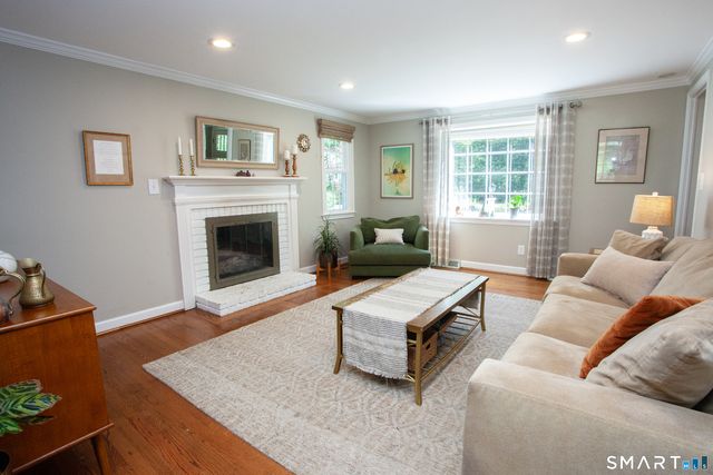 19 Lawton Drive, Simsbury, CT 06070