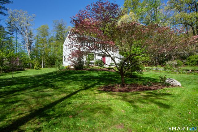 19 Lawton Drive, Simsbury, CT 06070