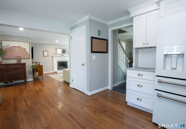 19 Lawton Drive, Simsbury, CT 06070