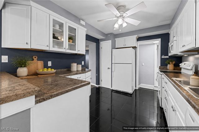 578 E Dartmoor Avenue, Seven Hills, OH 44131