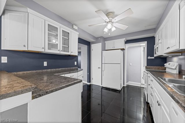 578 E Dartmoor Avenue, Seven Hills, OH 44131