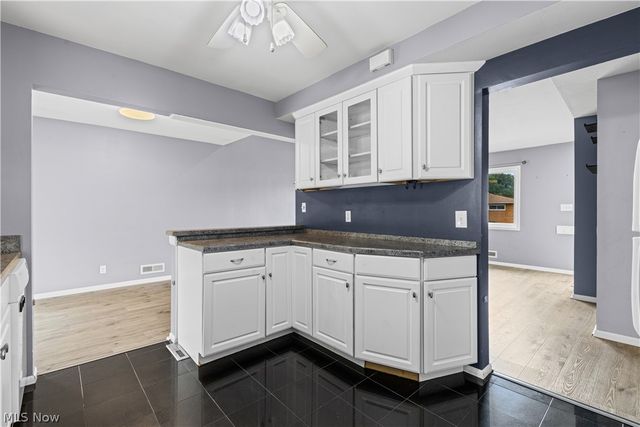 578 E Dartmoor Avenue, Seven Hills, OH 44131