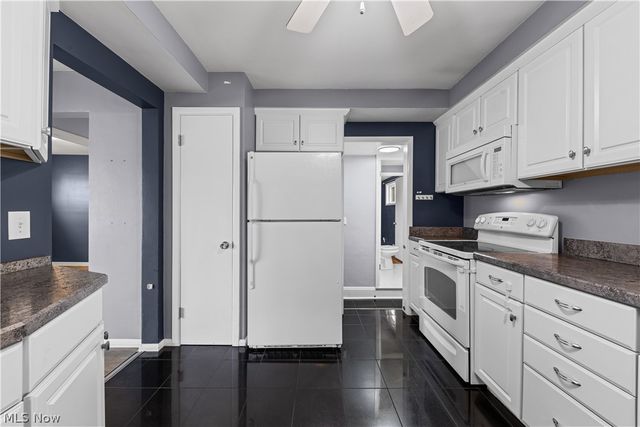578 E Dartmoor Avenue, Seven Hills, OH 44131