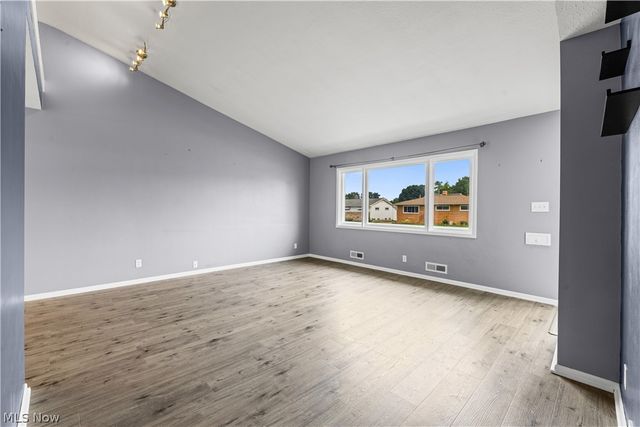 578 E Dartmoor Avenue, Seven Hills, OH 44131