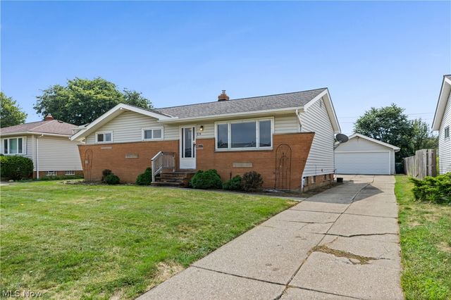 578 E Dartmoor Avenue, Seven Hills, OH 44131