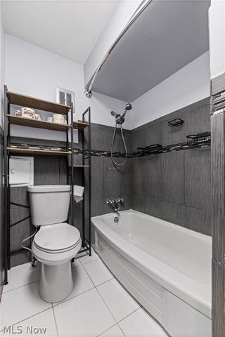 578 E Dartmoor Avenue, Seven Hills, OH 44131