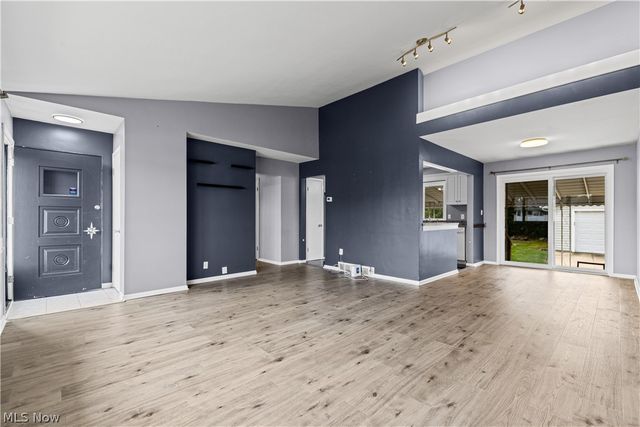 578 E Dartmoor Avenue, Seven Hills, OH 44131