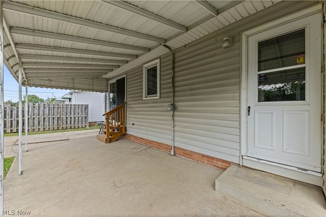 578 E Dartmoor Avenue, Seven Hills, OH 44131