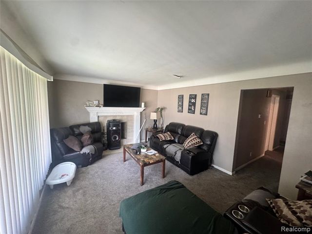 22122 Kelly Road, Eastpointe, MI 48021