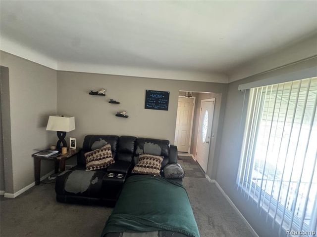 22122 Kelly Road, Eastpointe, MI 48021