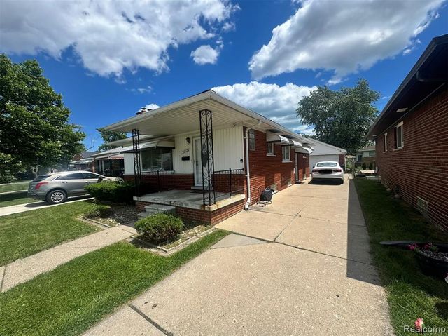 22122 Kelly Road, Eastpointe, MI 48021