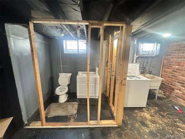 22122 Kelly Road, Eastpointe, MI 48021