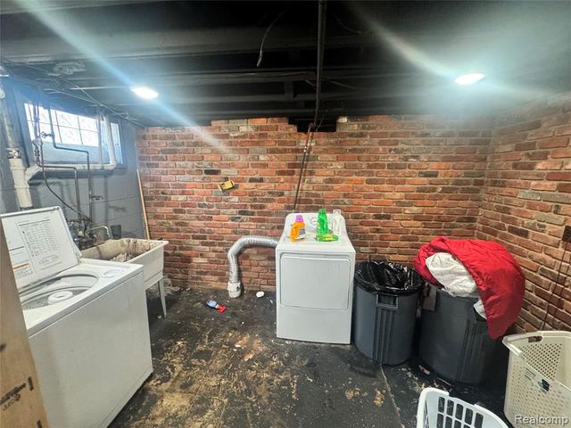 22122 Kelly Road, Eastpointe, MI 48021