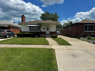 22122 Kelly Road, Eastpointe, MI 48021