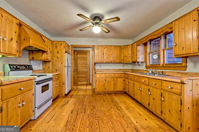 46 Clare Lane, Rabun Gap, GA 30568