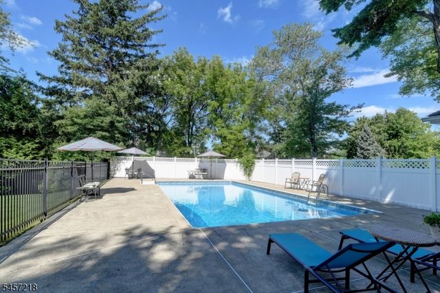 25 Morningside Cir, Little Falls Twp., NJ 07424