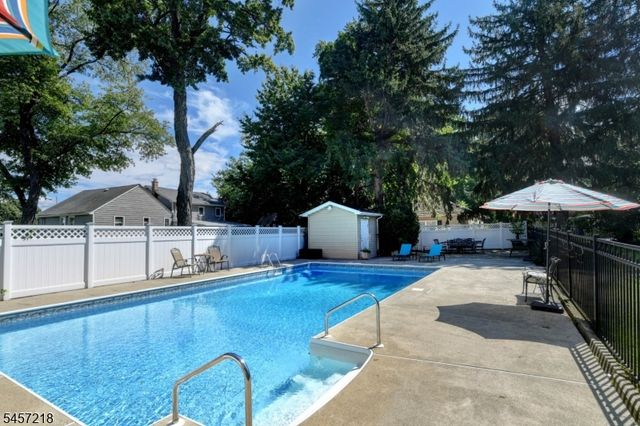 25 Morningside Cir, Little Falls Twp., NJ 07424
