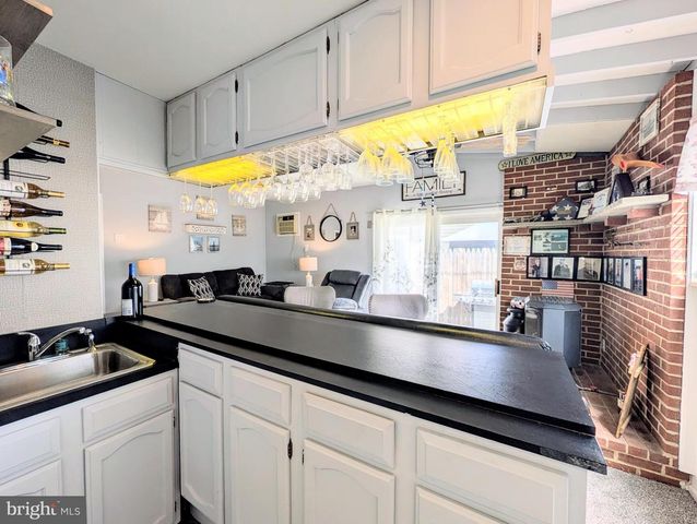 714 WYNDOM TER, Secane, PA 19018