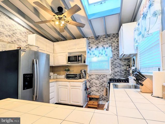 714 WYNDOM TER, Secane, PA 19018