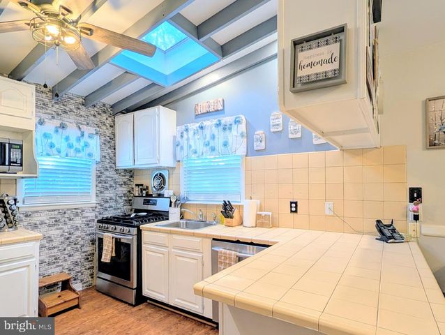 714 WYNDOM TER, Secane, PA 19018