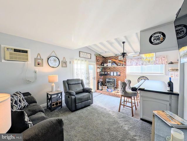 714 WYNDOM TER, Secane, PA 19018