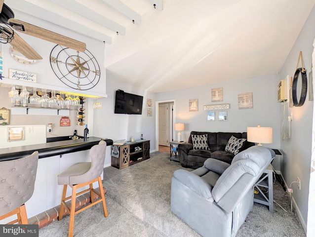 714 WYNDOM TER, Secane, PA 19018