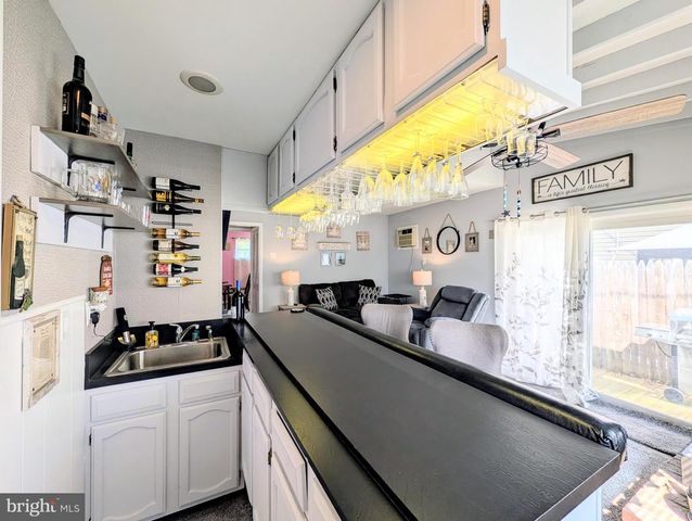 714 WYNDOM TER, Secane, PA 19018