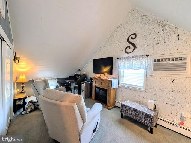 714 WYNDOM TER, Secane, PA 19018