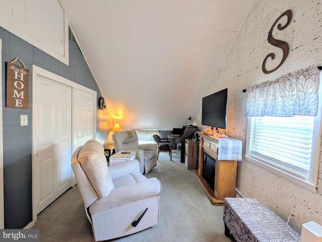 714 WYNDOM TER, Secane, PA 19018