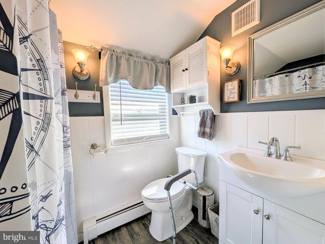 714 WYNDOM TER, Secane, PA 19018