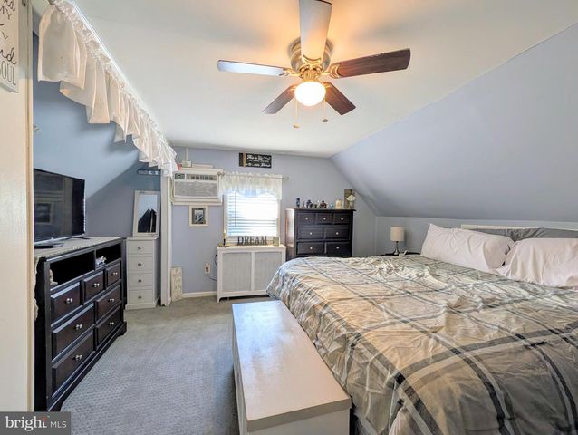 714 WYNDOM TER, Secane, PA 19018