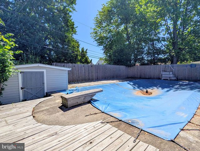 714 WYNDOM TER, Secane, PA 19018