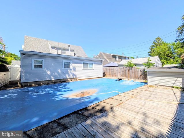 714 WYNDOM TER, Secane, PA 19018