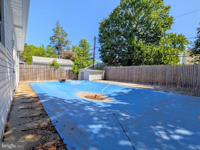 714 WYNDOM TER, Secane, PA 19018