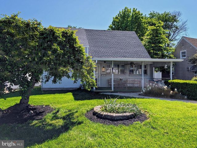 714 WYNDOM TER, Secane, PA 19018