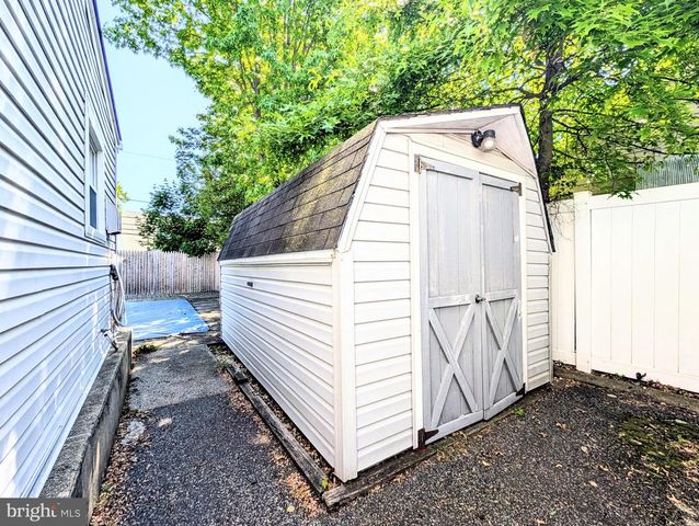 714 WYNDOM TER, Secane, PA 19018