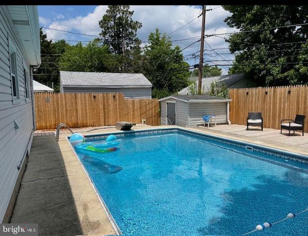 714 WYNDOM TER, Secane, PA 19018
