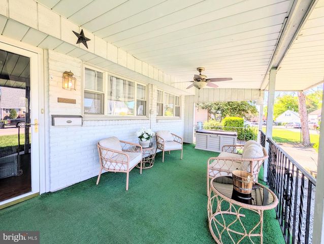 714 WYNDOM TER, Secane, PA 19018