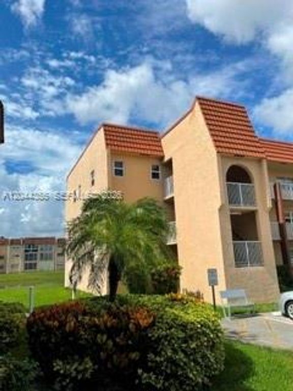 9010 Sunrise Lakes Blvd 301, Sunrise, FL 33322