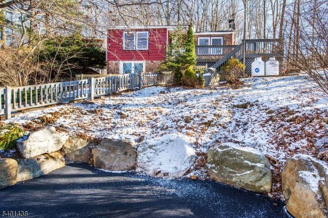 78 Winona Trl, Jefferson Twp., NJ 07849