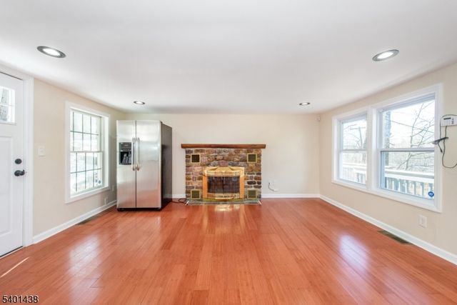 78 Winona Trl, Jefferson Twp., NJ 07849