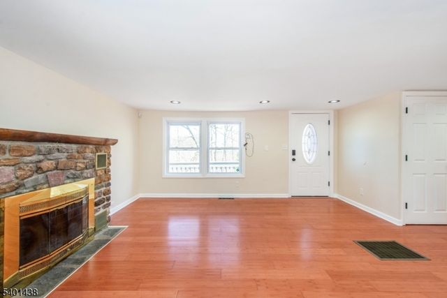 78 Winona Trl, Jefferson Twp., NJ 07849