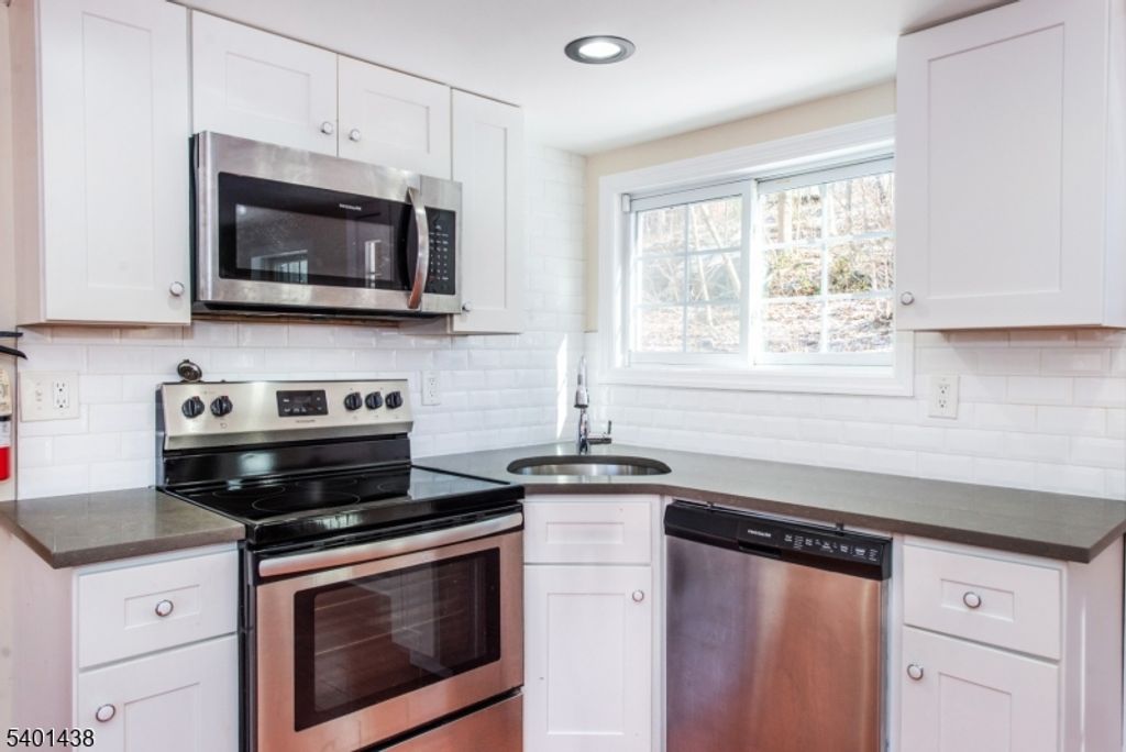 78 Winona Trl, Jefferson Twp., NJ 07849