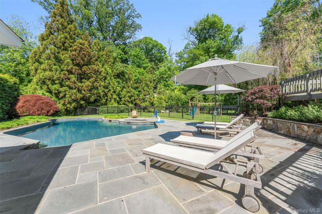12 Kolbert Drive, Scarsdale, NY 10583