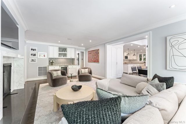 12 Kolbert Drive, Scarsdale, NY 10583