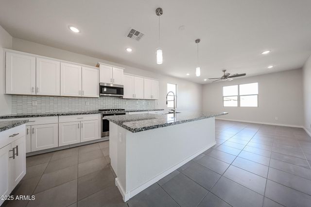 40666 W CRANE Drive, Maricopa, AZ 85138