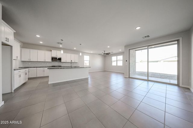 40666 W CRANE Drive, Maricopa, AZ 85138