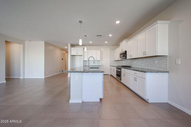 40666 W CRANE Drive, Maricopa, AZ 85138