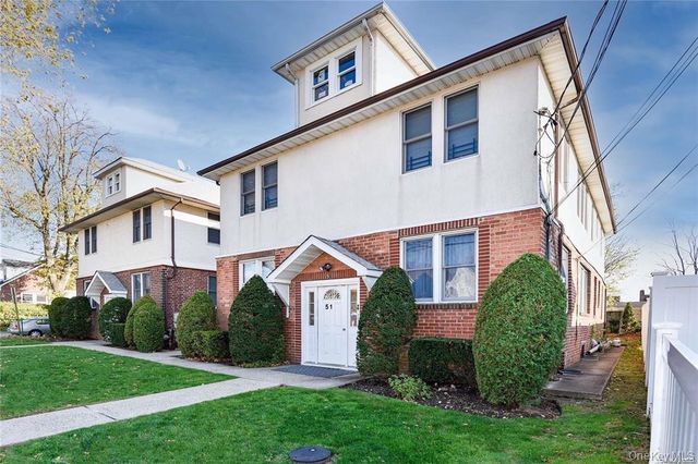 53 Thorman Avenue 2L, Hicksville, NY 11801